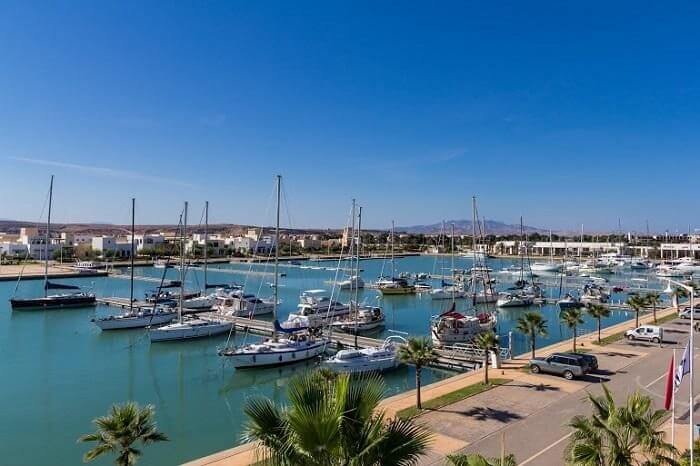 Une voiture a chuté dans le port de Marina à Saaidia faisant un mort Saaidia