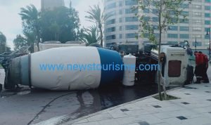 Un camion-toupie se renverse au rond-point de La place de la Ligue Arabe camion-toupie