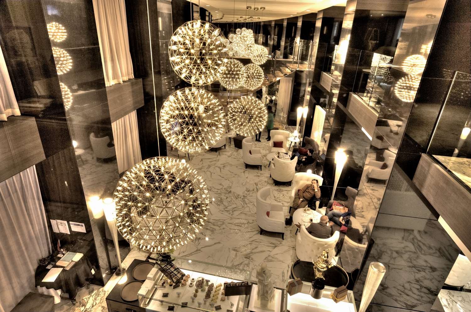 vue de la mezzanine d'El momento, le tea corner du Royal Tulip Tanger