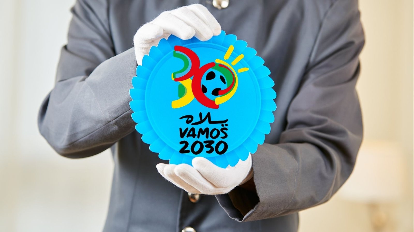 Bagagiste du secteur hôtelier qui se prépare pour la Coupe du Monde 2026