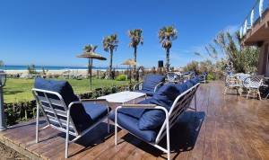 K.D Signature à Tanger, un restaurant entre océan, piscine et ambiance printanière Vue sur l’océan Atlantique et les vagues à Tanger depuis K.D Signature