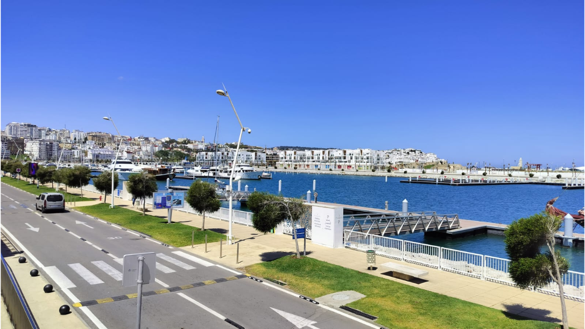Le tourisme à Tanger en mai s’éveille au souffle léger du printemps en se promenant à la Marina Bay 
