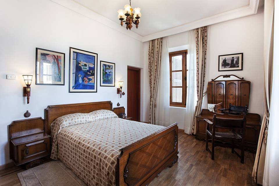 Intérieur de la chambre 35 préservée où séjourna Matisse dans cet hôtel de charme Tanger.