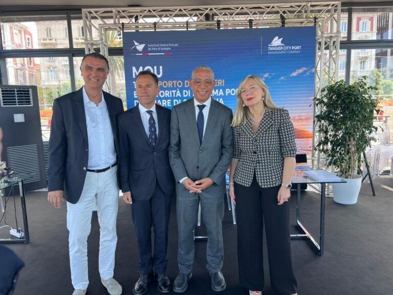 La Société de Gestion du Port de Tanger et la Sardaigne renforcent leur coopération dans la plaisance de luxe Responsables de la SGPTV et de la Sardaigne lors d’une rencontre sur la plaisance de luxe