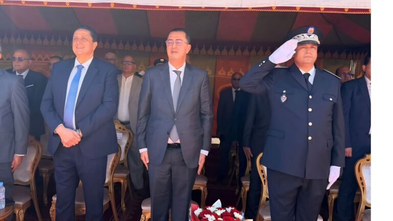 Le Préfet de police, Abdelkader Farah, le Wali de la région Younes Tazi et Omar Moro, le Président du Conseil régional lors de la cérémonie du 70e anniversaire de la Sûreté nationale à Tanger