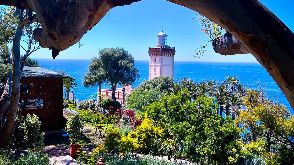 Le tourisme à Tanger vers Cap Spartel au détroit de Gibraltar