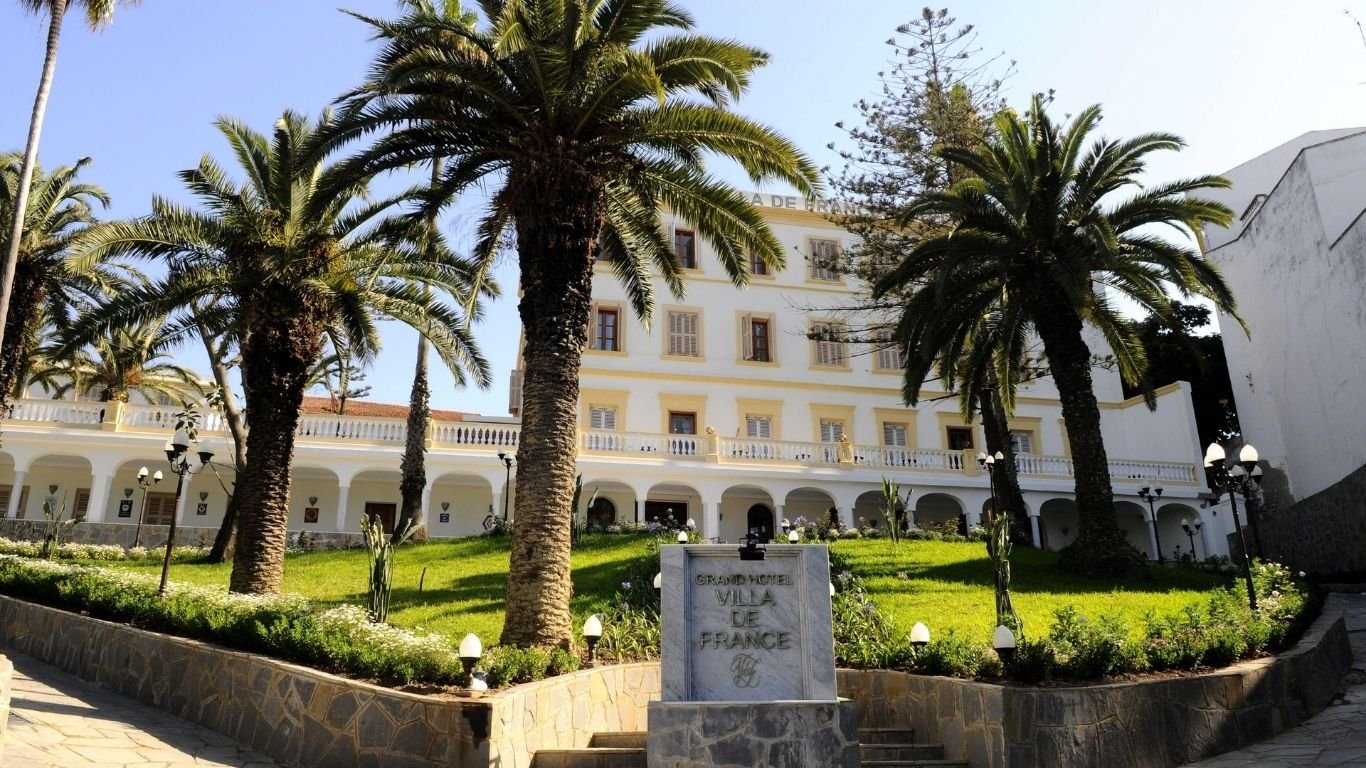 La façade historique du Grand Hôtel Villa de France, un hôtel de charme à Tanger de prestige.