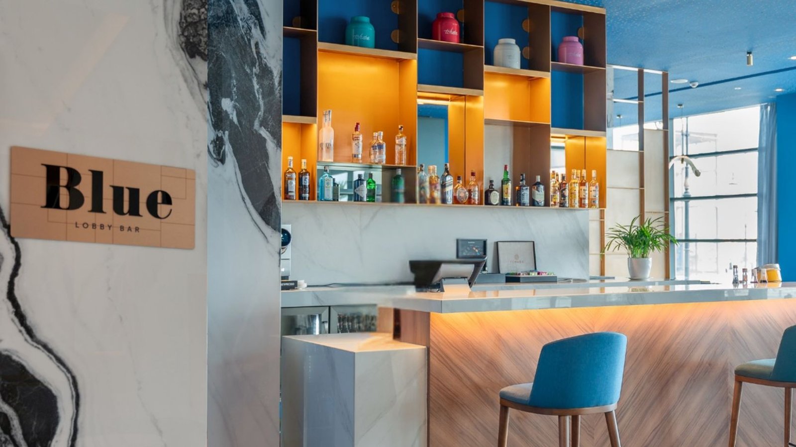 Le bleu Lobby Bar du Barcelo Tanger au rez-de-chaussée