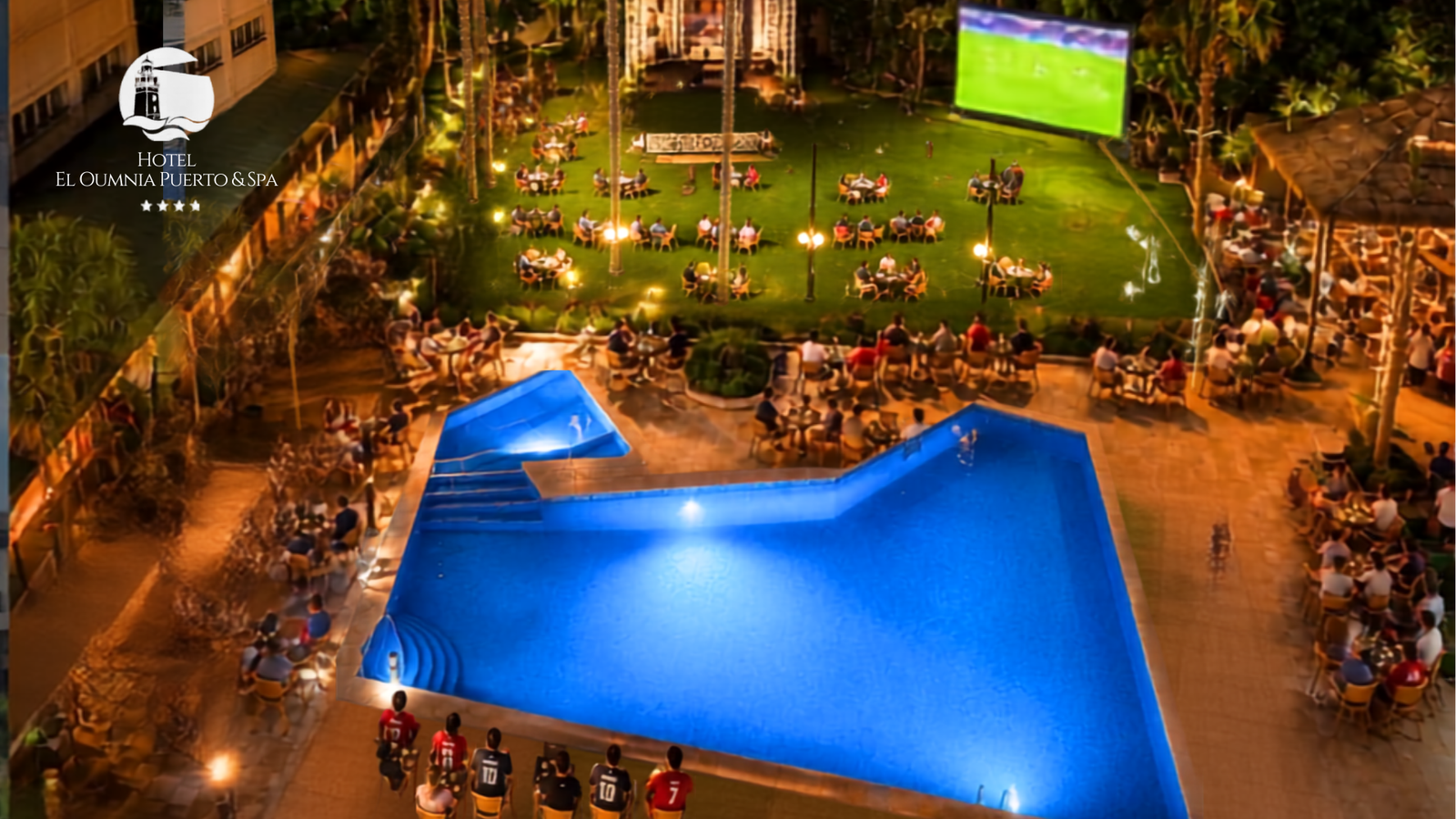 Écran géant, piscine et jardin de l’hôtel El Oumnia Puerto à Tanger lors du match Maroc contre le Brésil, configurés pour le choc Maroc - Écosse.