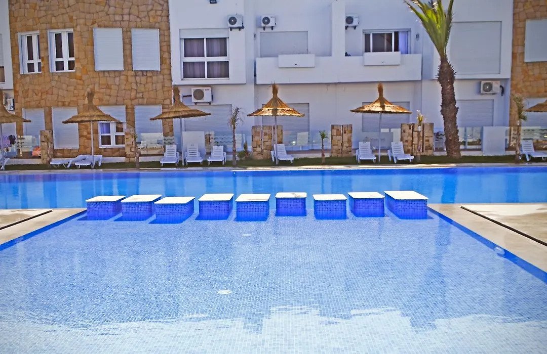 Piscine exclusivement autorisée aux résidents du complexe