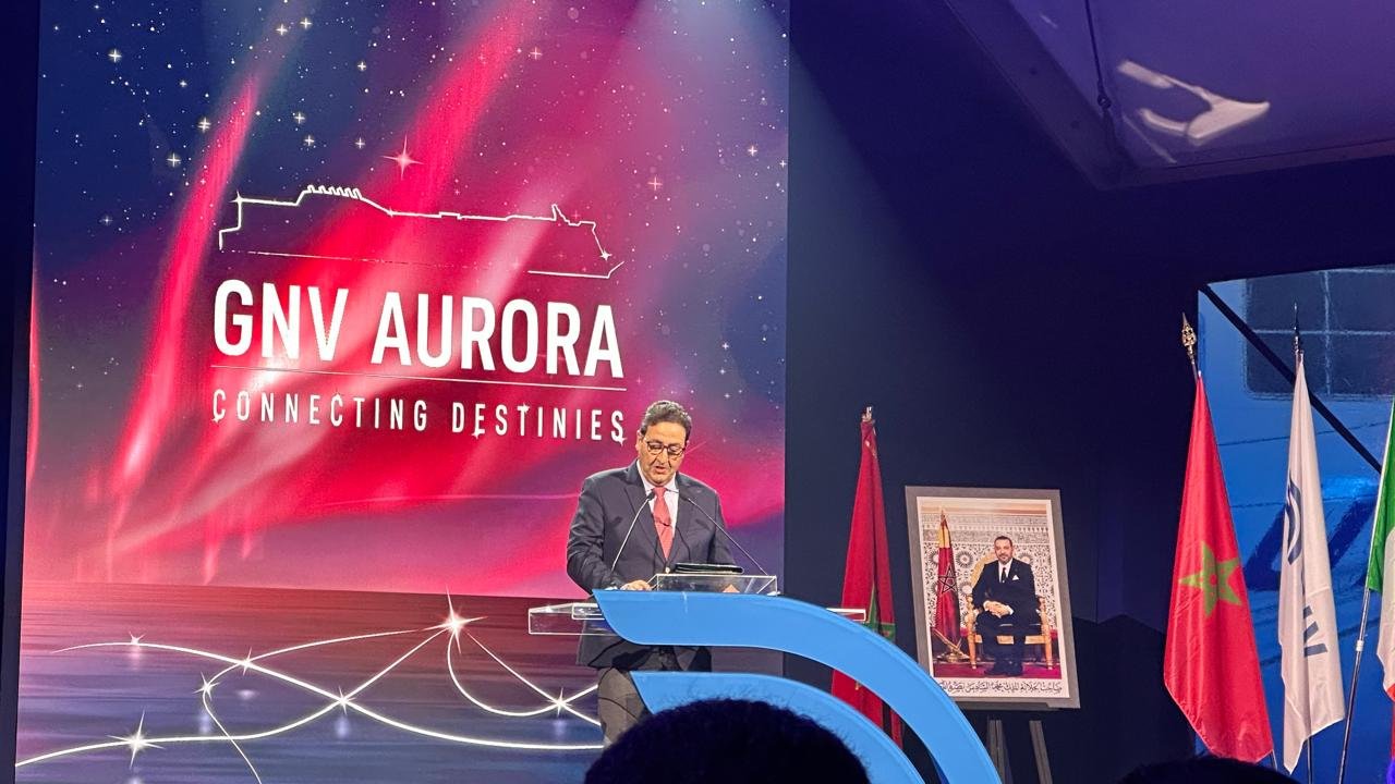 Le ministre Abdessamad Kayouh prononce son discours lors de la cérémonie de baptême du navire GNV Aurora à Tanger.