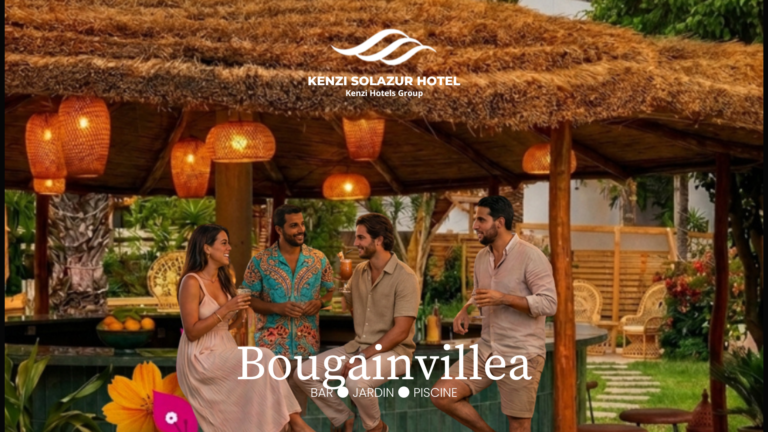 Estivants attablées au bar illuminé du Bougainvillea, dans l'esprit lifestyle du Kenzi Solazur.