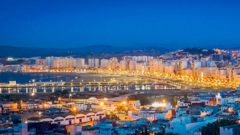 Visiter Tanger pendant la Coupe du Monde de jour comme de nuit c’est découvrir une ville en fête corniche-ville-tanger-nocturne