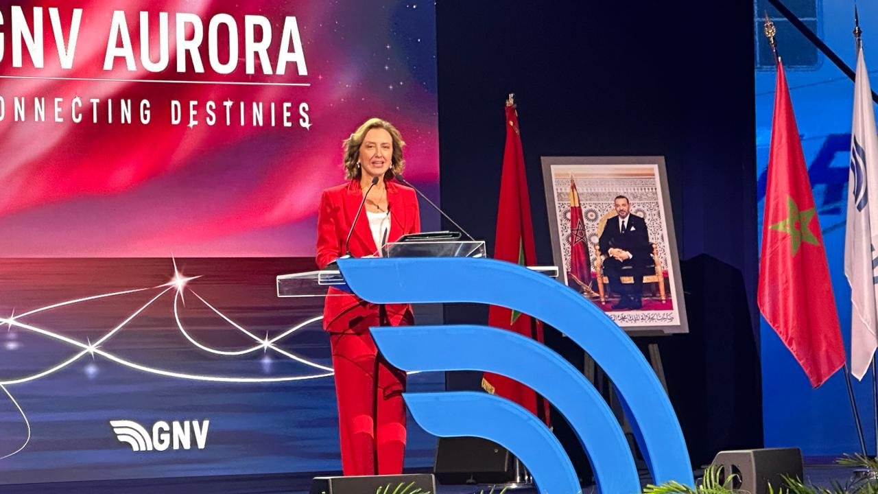 La ministre du Tourisme Fatim-Zahra Ammor présente lors de la cérémonie officielle du GNV Aurora à Tanger.