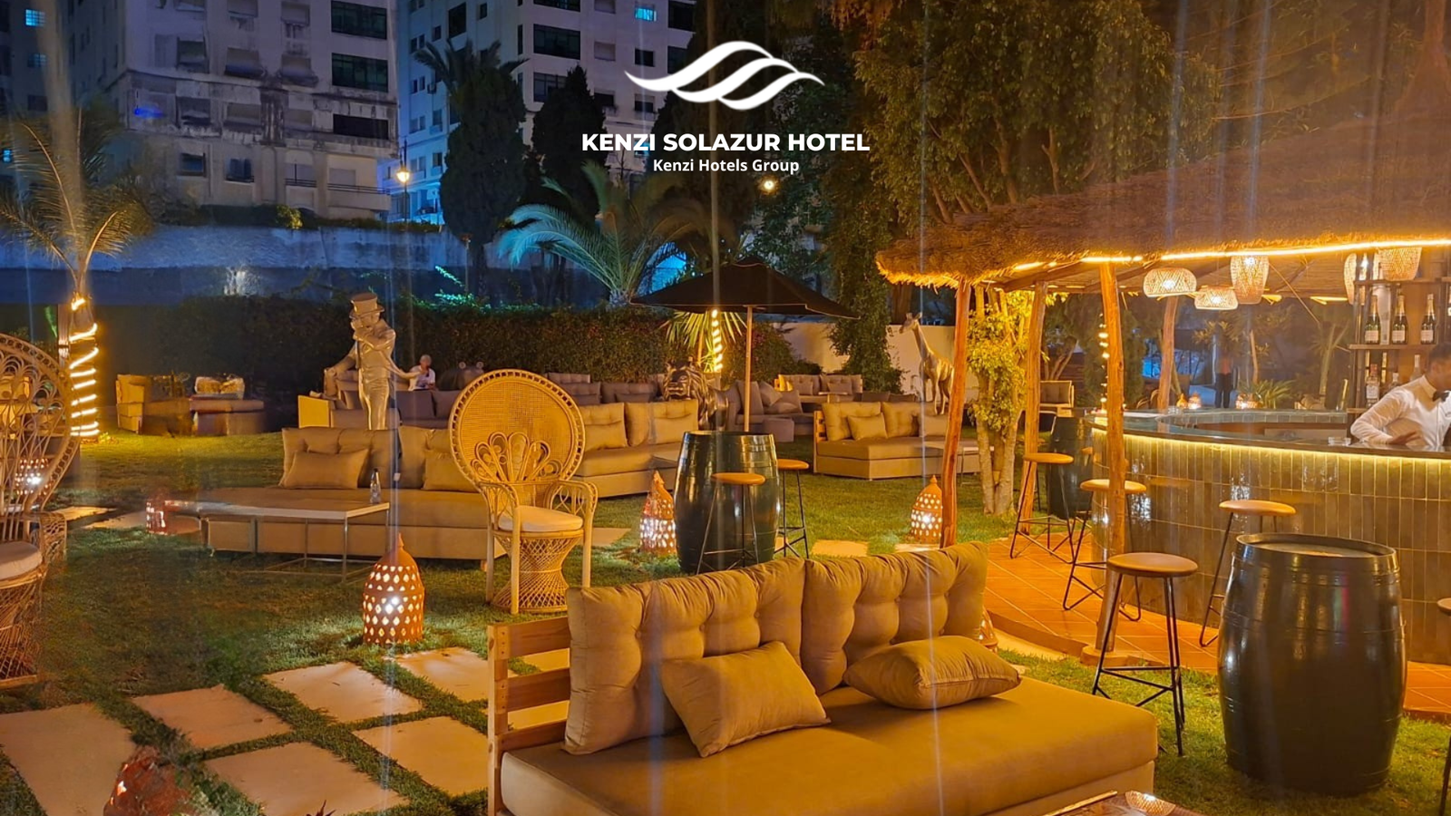 Jardin lifestyle Bougainvillea du Kenzi Solazur Hotel à Tanger, un espace convivial pour la soirée match du Maroc