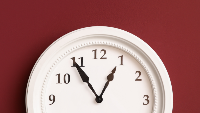 Horloge illustrant le retour à l'heure légale au Maroc après la fin du GMT+1