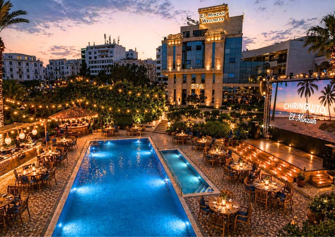 retransmission match de foot à Tanger autour de la piscine de El Minzah hotel