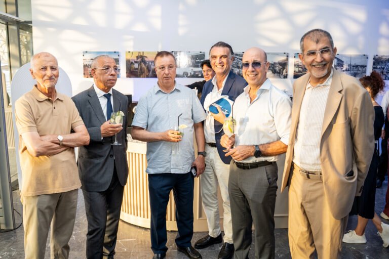 M. Ouanaya avec l'équipe de la SAPT lors des Journées Portes Ouvertes au Port de Tanger Ville