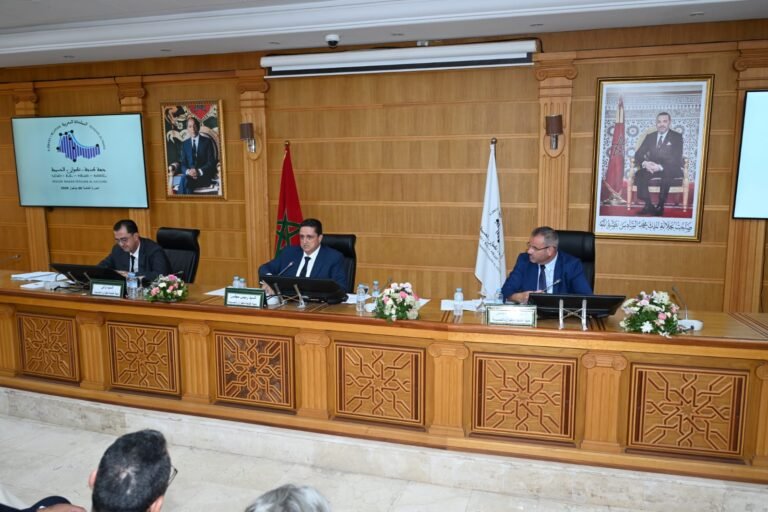 Tanger-Tétouan-Al Hoceïma accélère sa transformation avec de nouveaux projets dans l’environnement, le numérique et les services publics Younes Tazi et Omar Moro lors de la session ordinaire de juillet du Conseil régional Tanger-Tétouan-Al Hoceïma