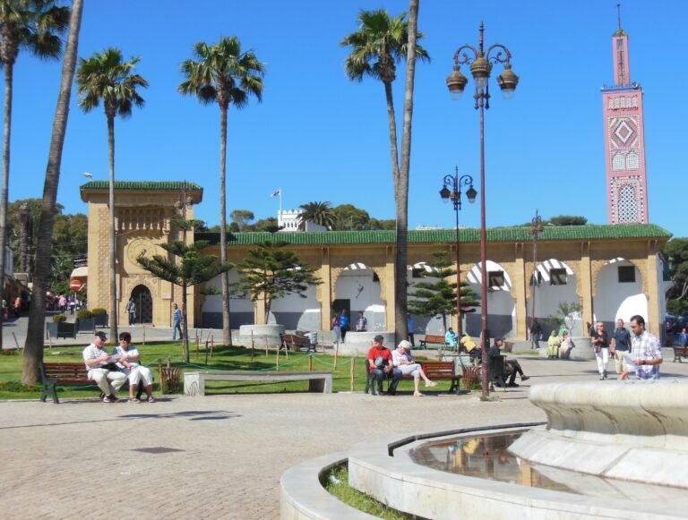 La mosquée Sidi Bouabid et la place du 9 avril au Grand Socco de Tanger