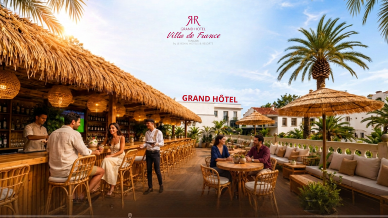 Le bar à ciel ouvert La Paillote face à la piscine du Grand Hôtel Villa de France à Tanger