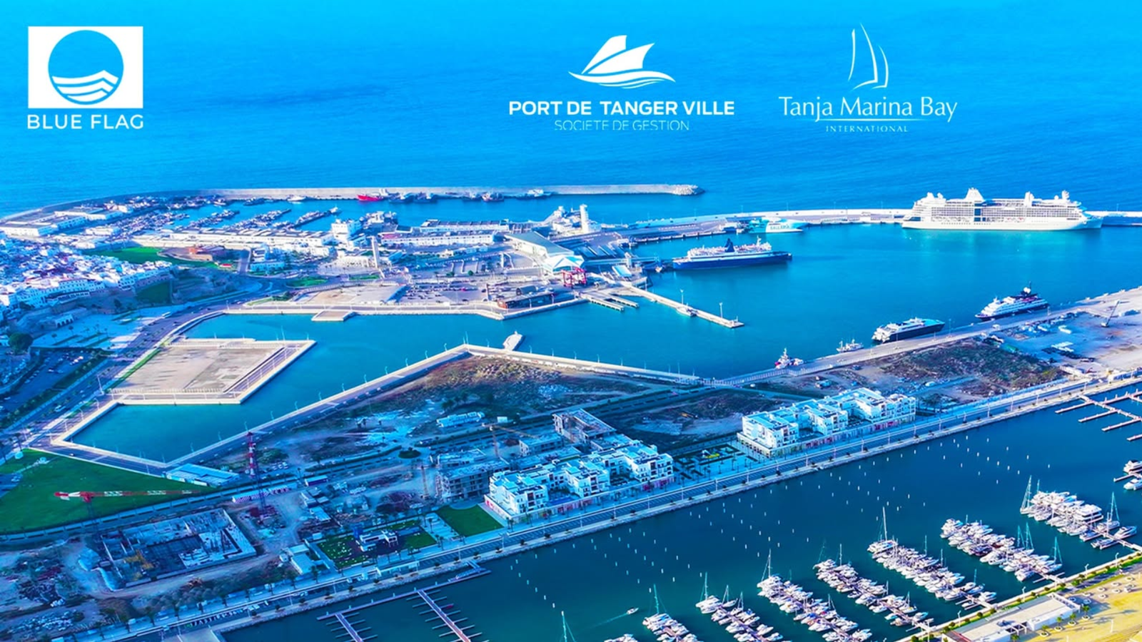 Alignement de voiliers et bateaux de plaisance à Tanja Marina Bay, haut lieu du tourisme nautique à Tanger