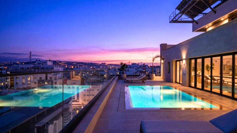 Espace piscine sur le rooftop pour apprécier le crépuscule à L'Adresse Boutique Hotel & Spa à Tanger