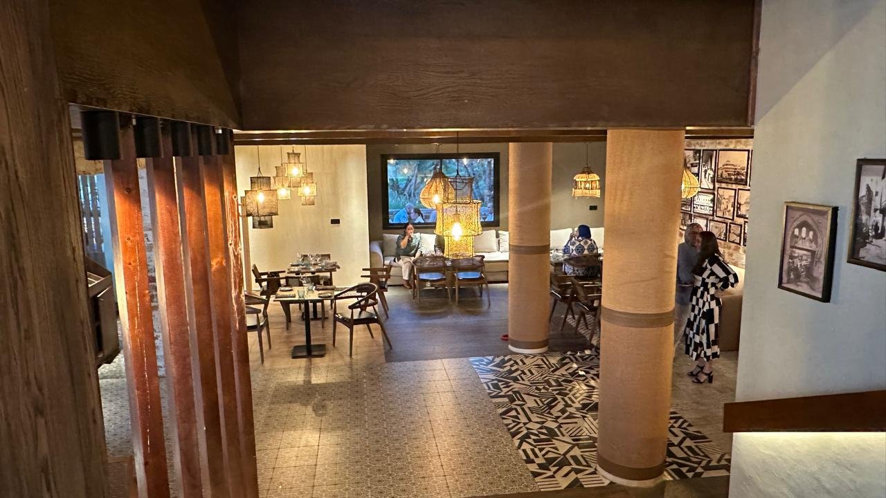 Décoration contemporaine et design intérieur épuré du Restaurant La Mer Idou Malabata à Tange