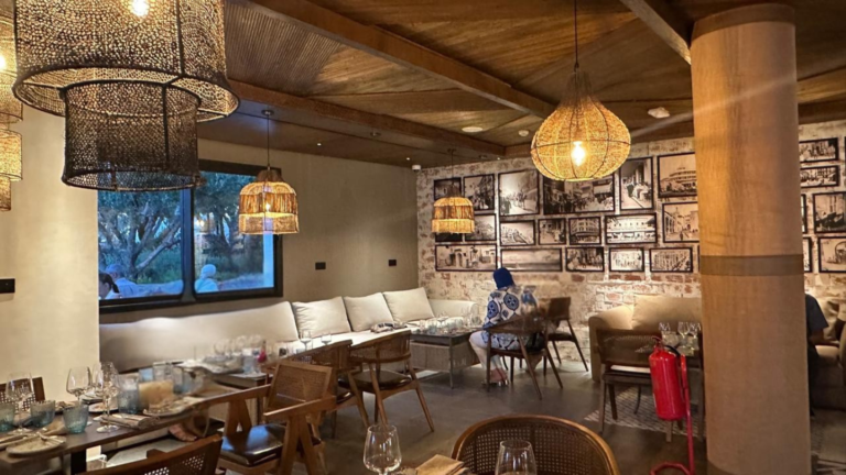 Décoration contemporaine et design intérieur épuré du Restaurant La Mer Idou Malabata à Tanger