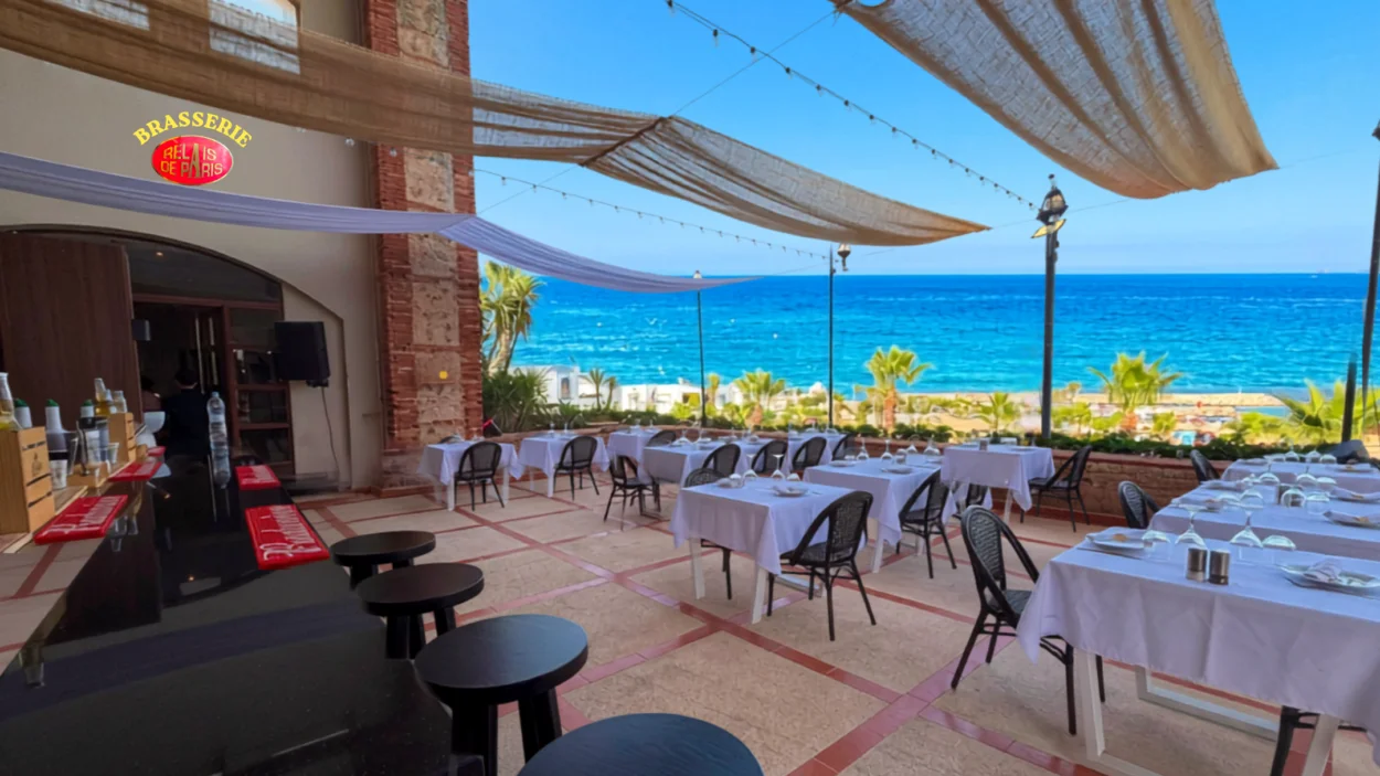 La nouvelle brasserie Le Relais de Paris située à proximité de la marina de Tamuda Bay.