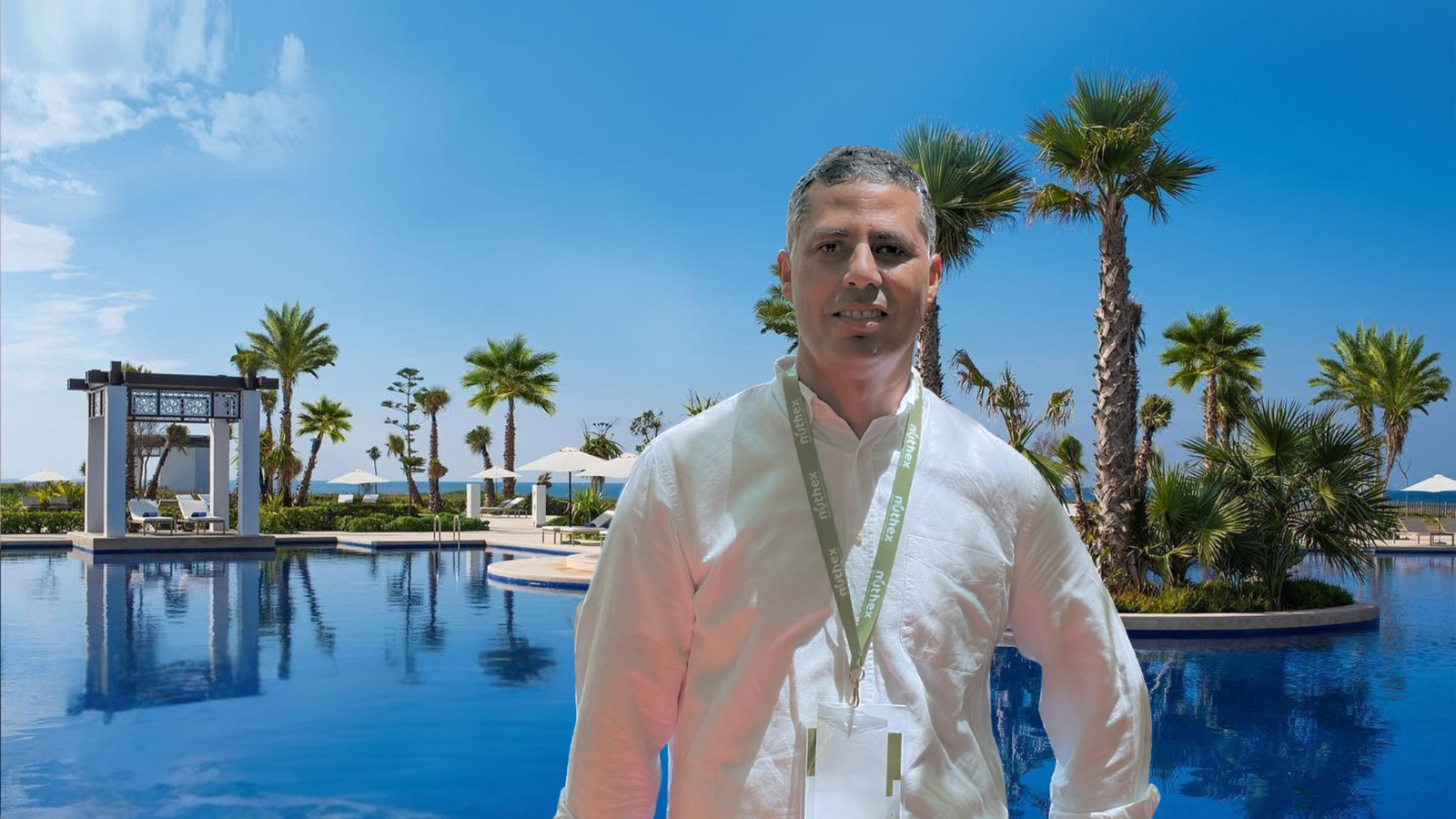 Chef exécutif Mohammed Zai au bord de la piscine du Hilton Tangier Al Houara Resort & Spa