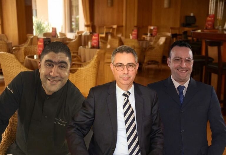 Mounir Benkirane, Achraf Hayoun et Younes Chtaibi au restaurant Ibiza de l'hôtel El Oumnia Puerto.