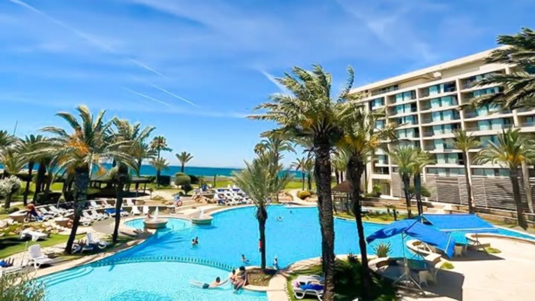 Communiqué de presse de Malabata International Corporation : clarification officielle sur la propriété du Mövenpick hôtel et Casino de Tanger Le panorama de l'établissement possédé par Malabata International Corporation.