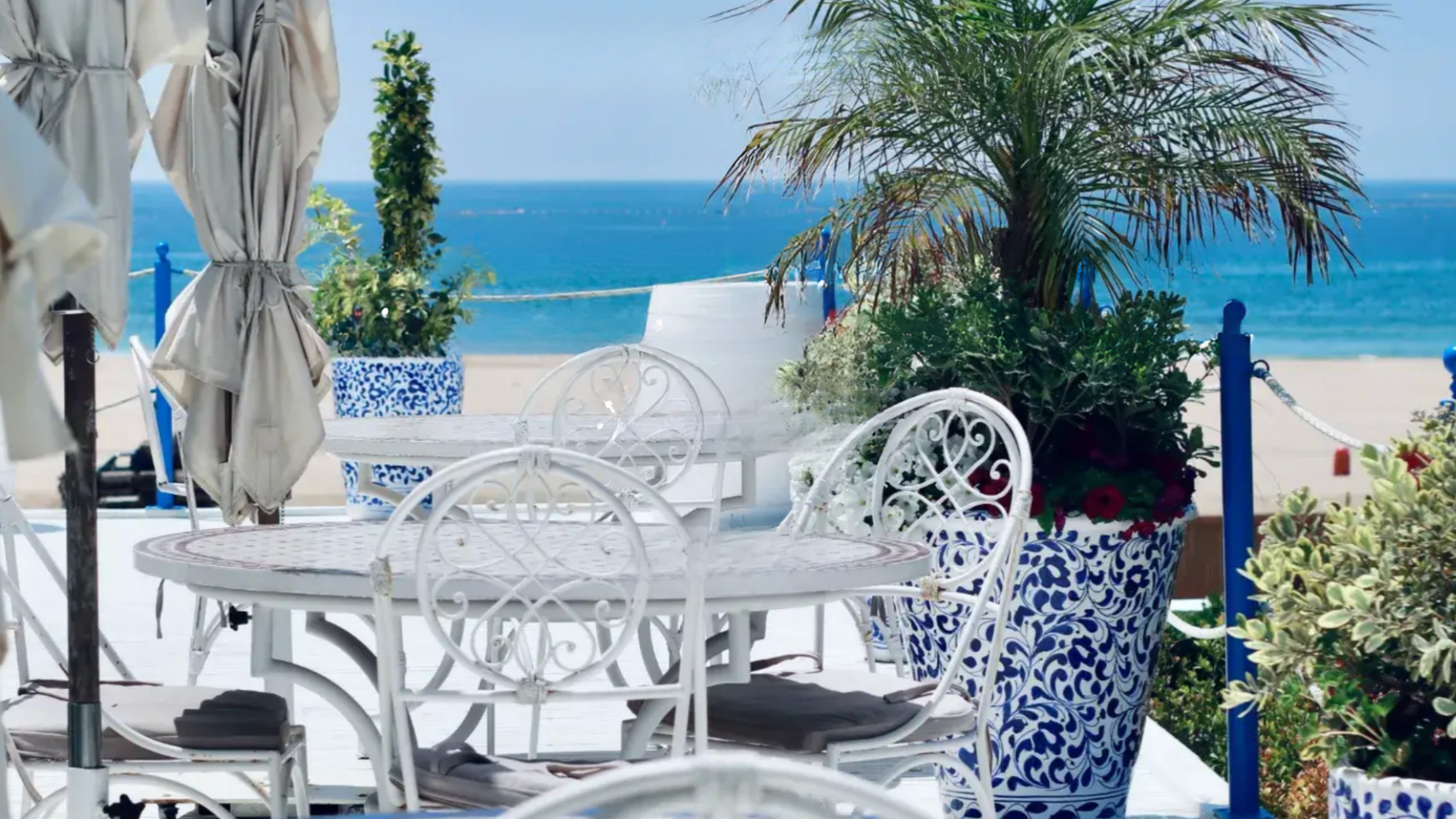 La terrasse face à la mer du restaurant L'Océan Tanger managé par Mohamed Amine.