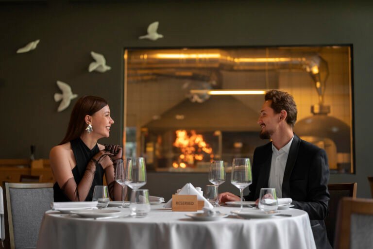 Dîner d'exception et art de la table dans les prestigieux restaurants de Tanger.