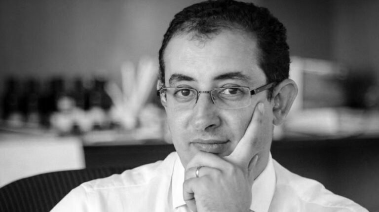 Portrait de Jalal Charaf, ministre du Tourisme, de l'Artisanat et de l'Économie solidaire du Maroc.