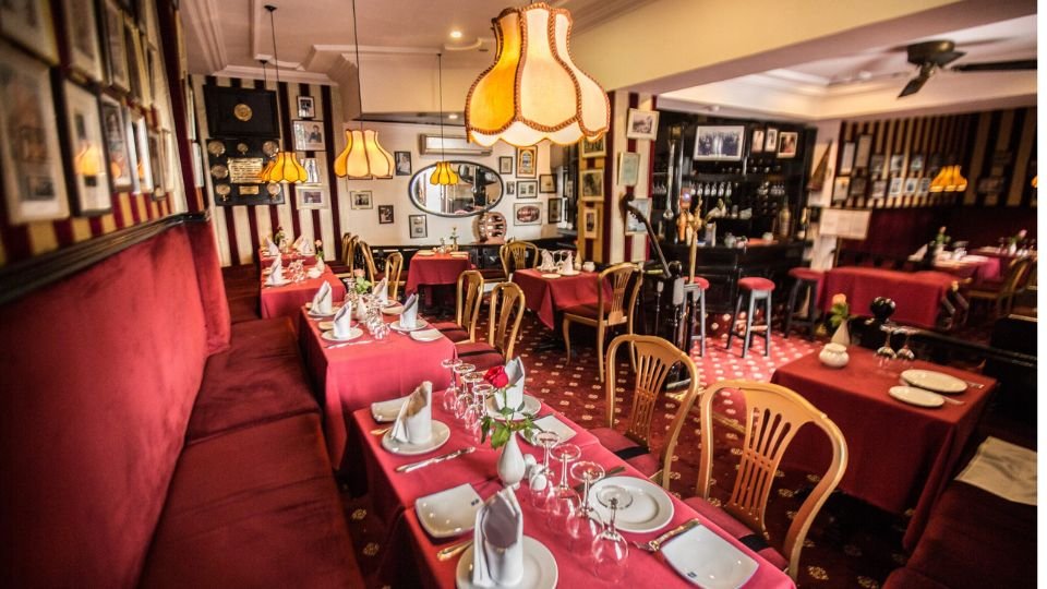 L'élégant et cosy Wine Bar de l'hôtel El Minzah 